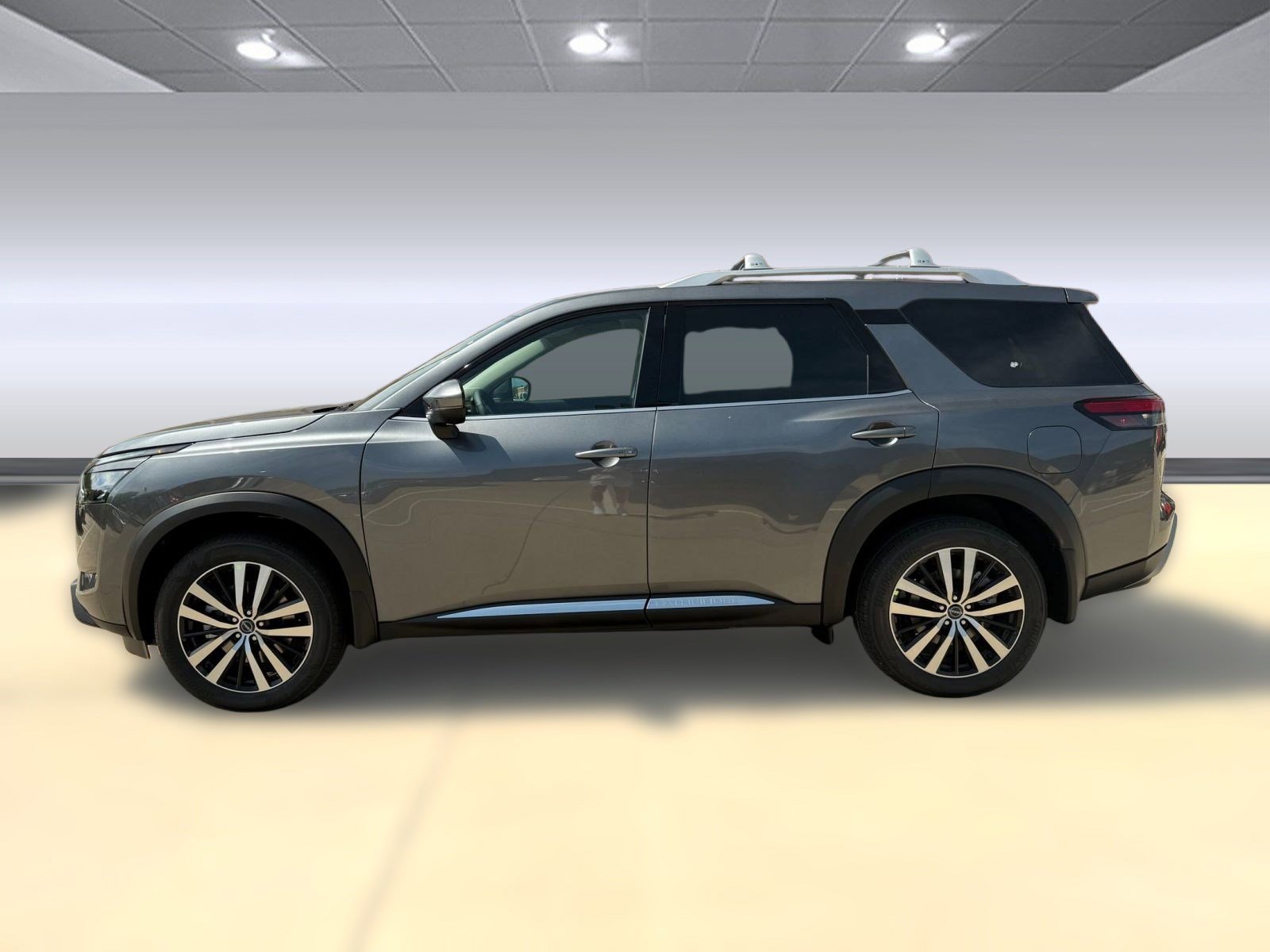 New 2025 Nissan Pathfinder Platinum image 2