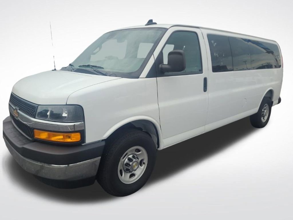 Used 2025 Chevrolet Express 3500 LT w/ LT Preferred Equipment Group RWD image 8