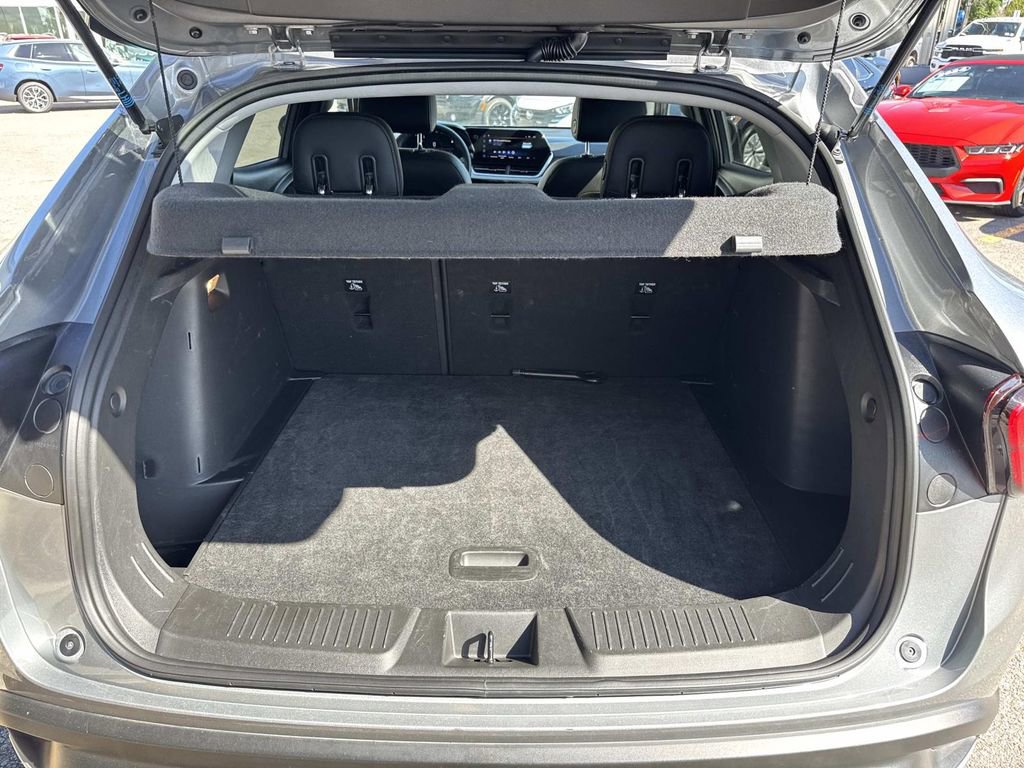 Certified 2025 Chevrolet Trax LT w/ LT Convenience Package image 9