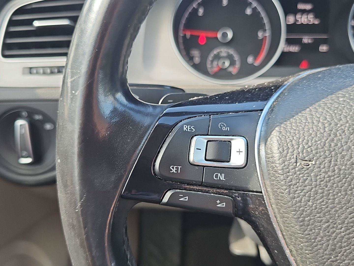 Used 2015 Volkswagen Golf TDI S FWD image 15