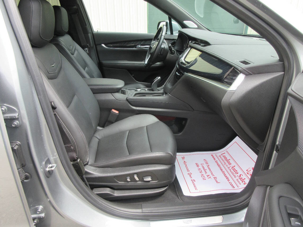 Used 2023 Cadillac XT6 Premium Luxury AWD/4WD image 16