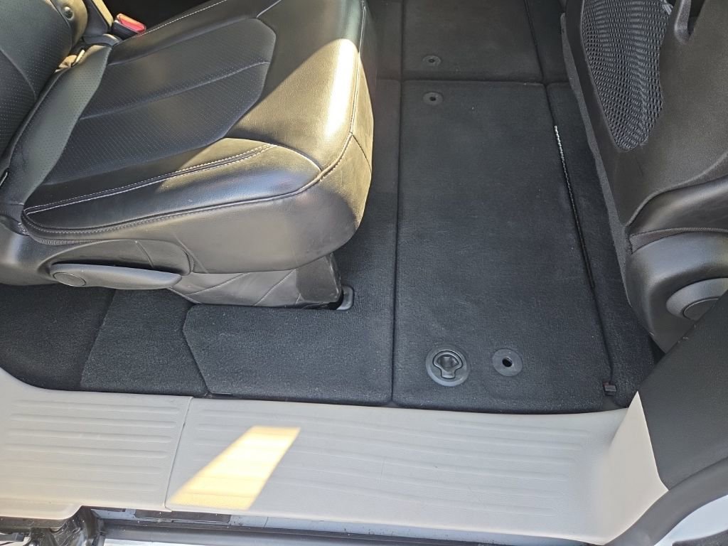 Used 2024 Chrysler Pacifica Touring-L image 18