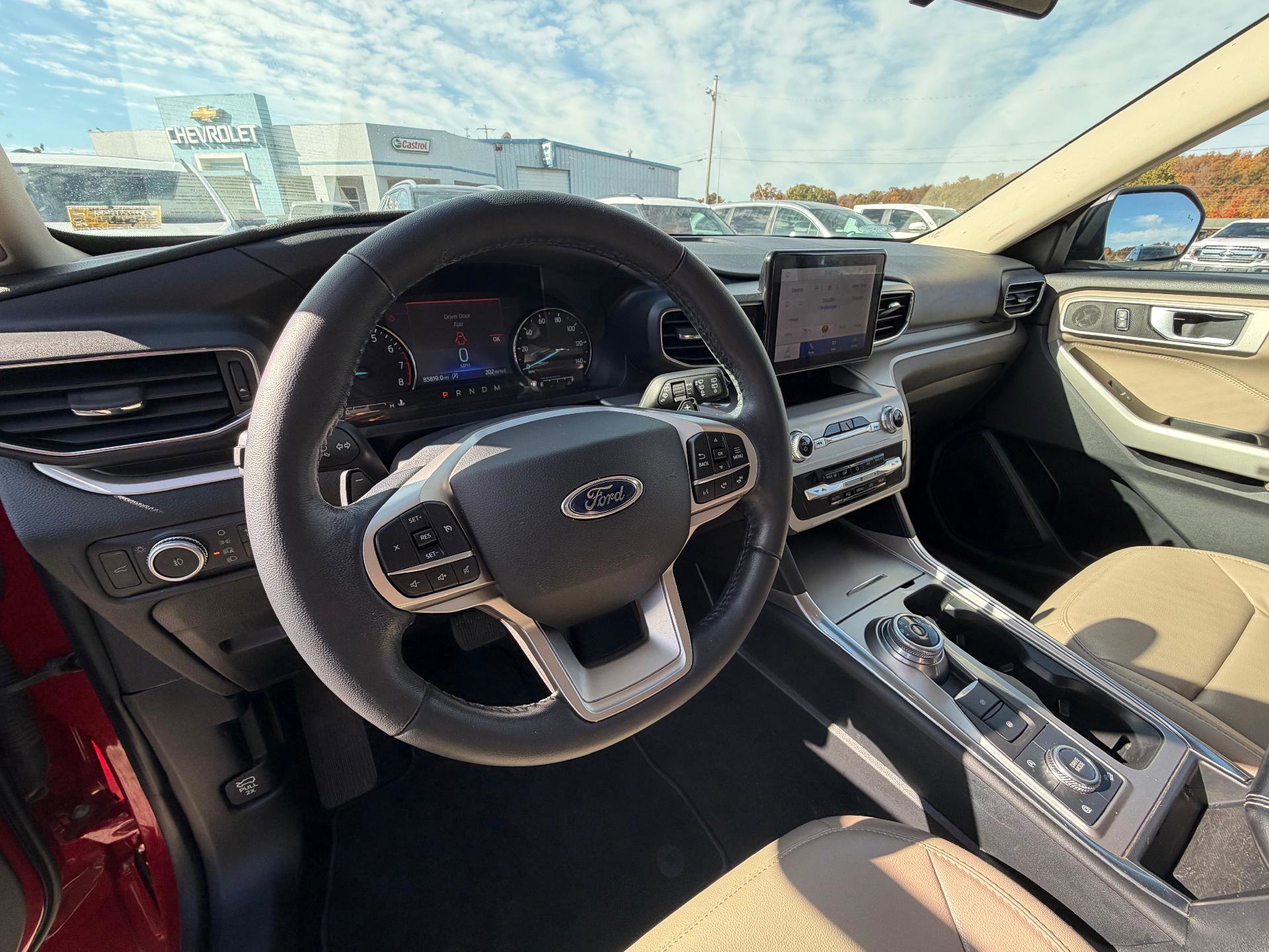 Used 2020 Ford Explorer XLT w/ Equipment Group 202A image 10