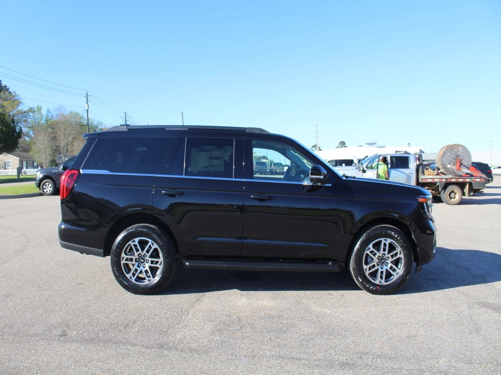 New 2026 Ford Expedition Active image 2