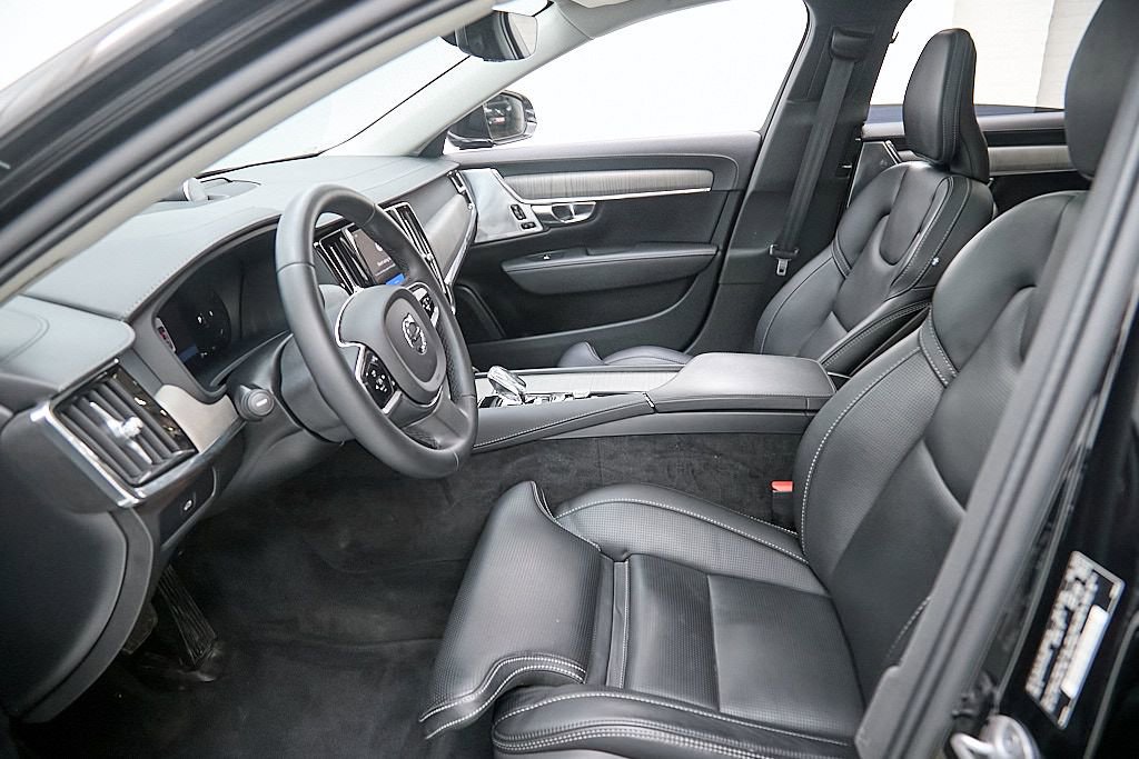 Certified 2023 Volvo S90 B6 Ultimate w/ Lounge Package image 17