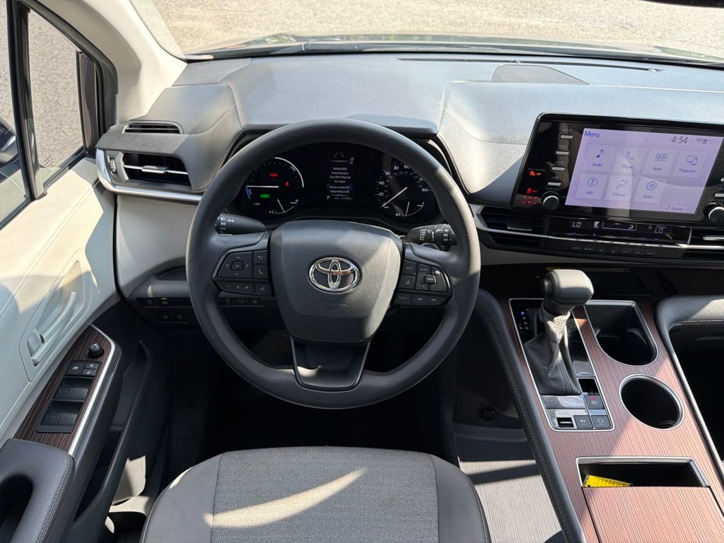 Used 2024 Toyota Sienna LE w/ LE Plus Package FWD image 26