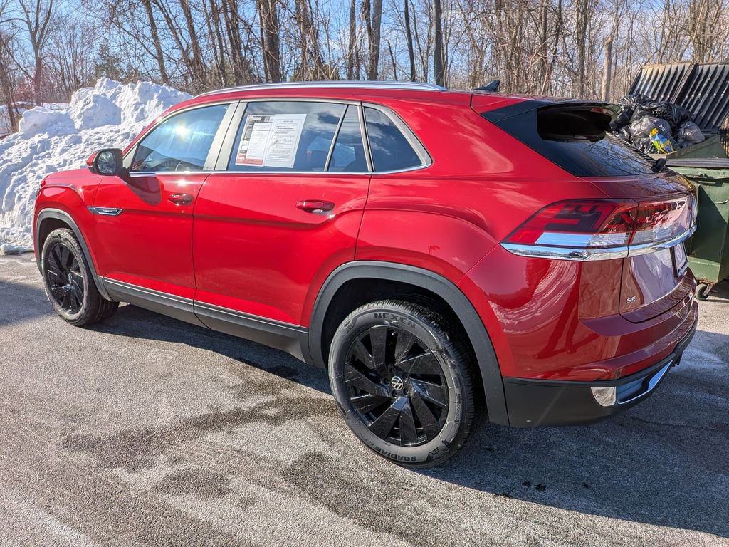 Used 2025 Volkswagen Atlas Cross Sport SE w/ Panoramic Sunroof Package image 3