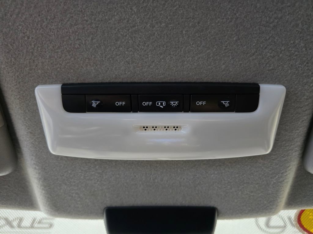 Used 2021 Nissan Kicks S image 19