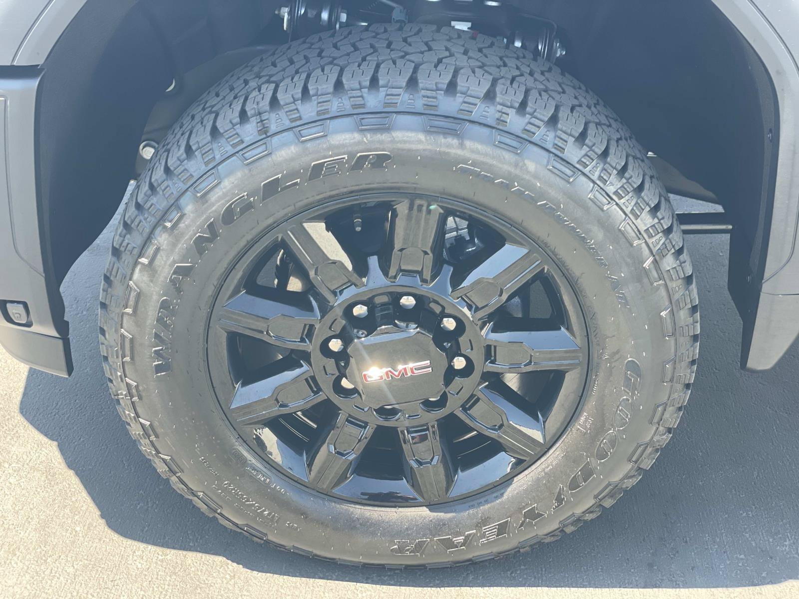 New 2026 GMC Sierra 2500 AT4 w/ AT4 Premium Plus Package AWD/4WD image 30
