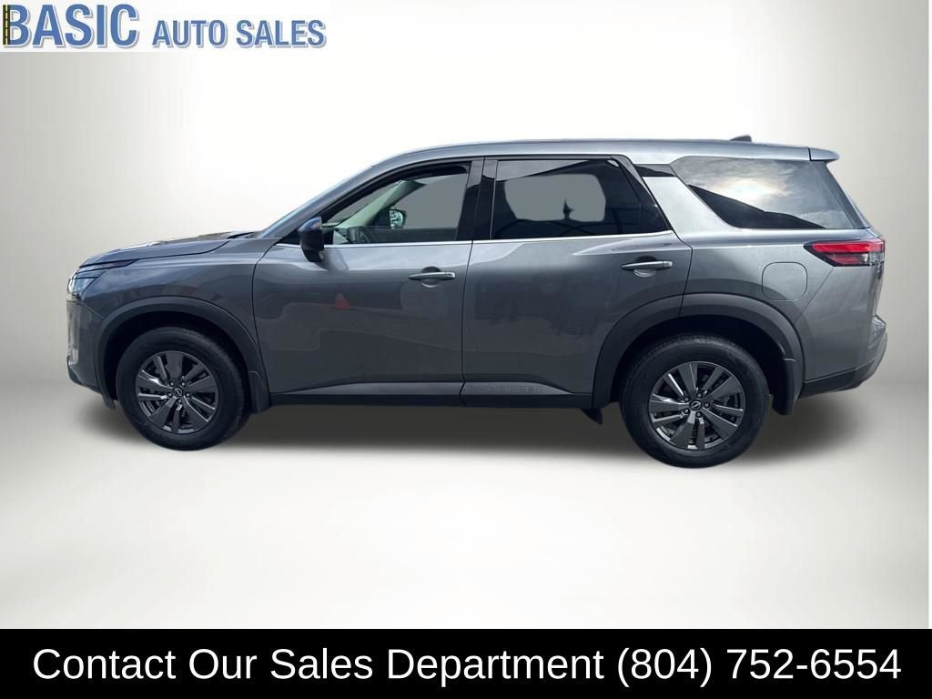 Used 2025 Nissan Pathfinder S image 1