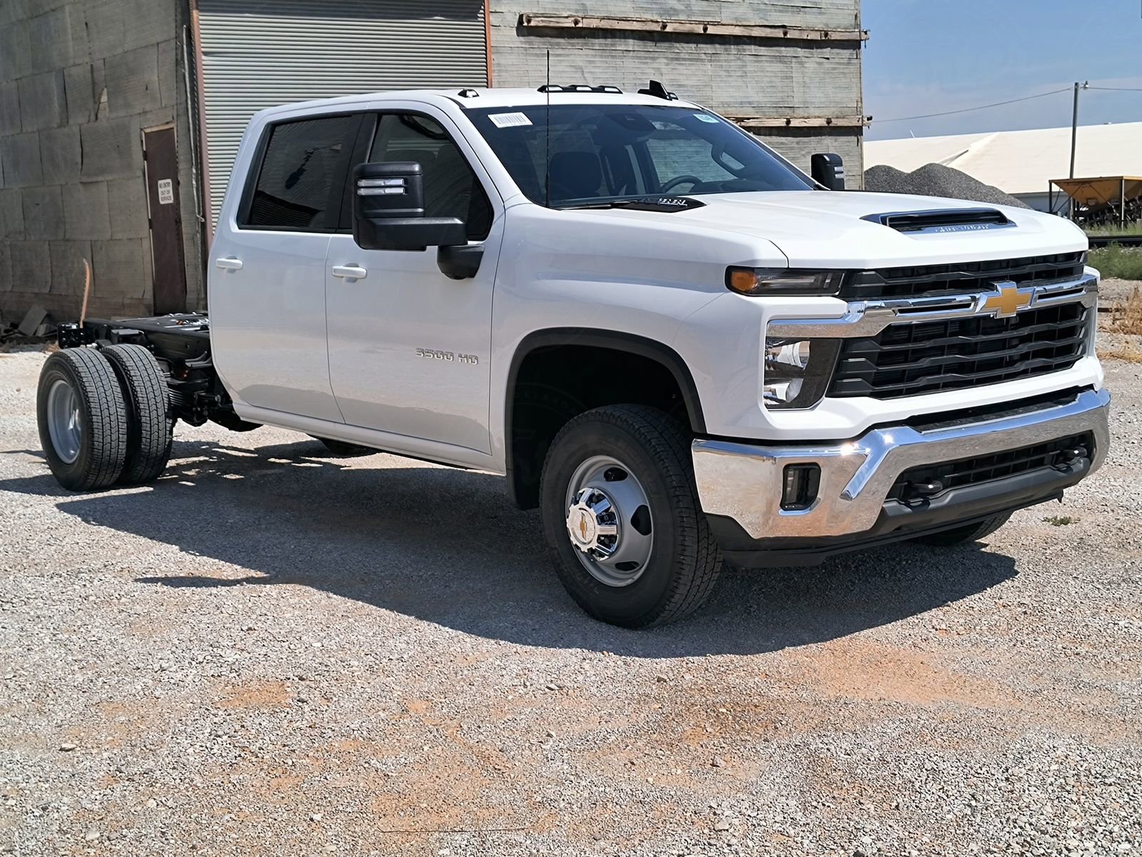 New 2026 Chevrolet Silverado 3500 LT image 2