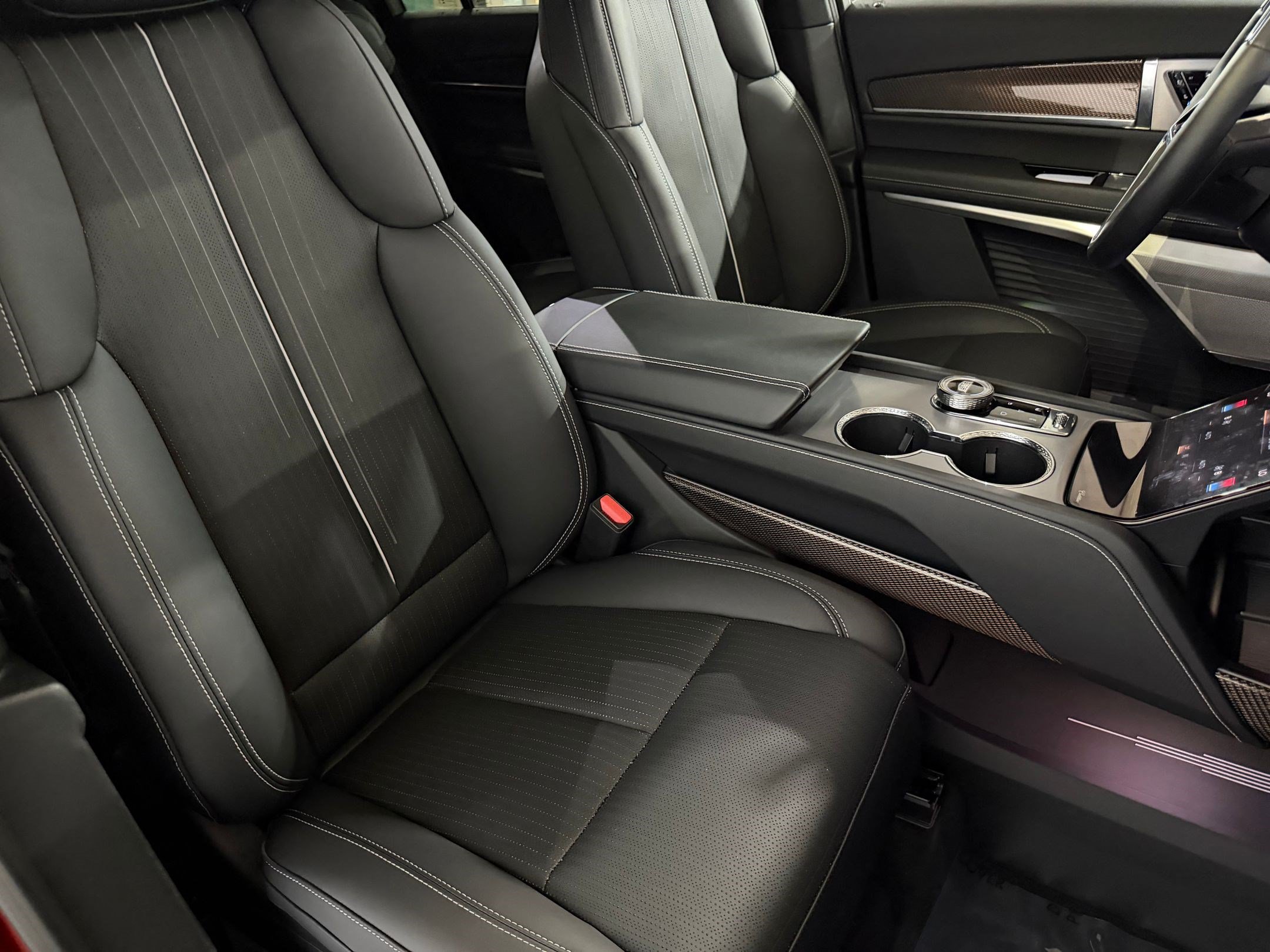 New 2026 Cadillac Vistiq Sport AWD/4WD image 54