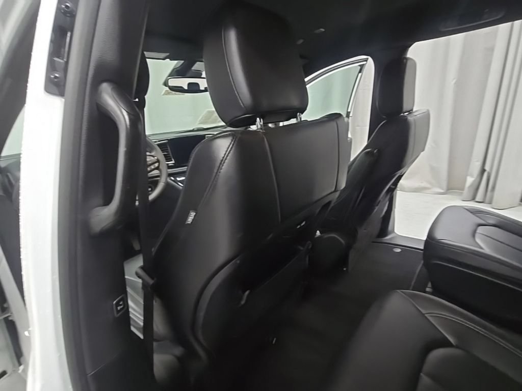 Used 2024 Chrysler Pacifica Limited FWD image 14