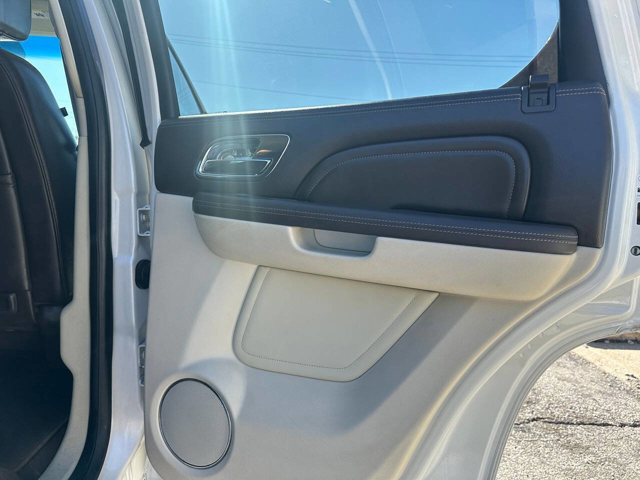 Used 2014 Cadillac Escalade Platinum AWD/4WD image 29