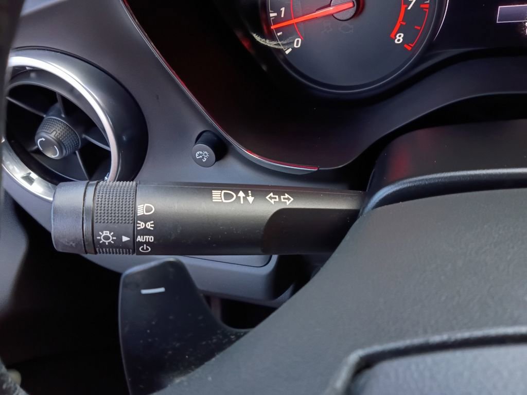 Used 2020 Chevrolet Camaro LT image 5