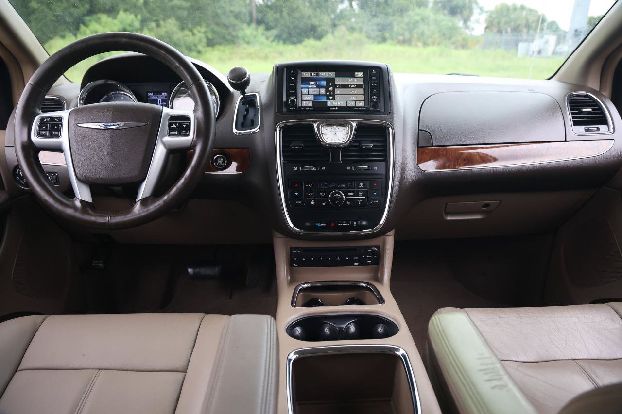 Used 2011 Chrysler Town & Country Limited w/ Trailer Tow Group FWD image 21