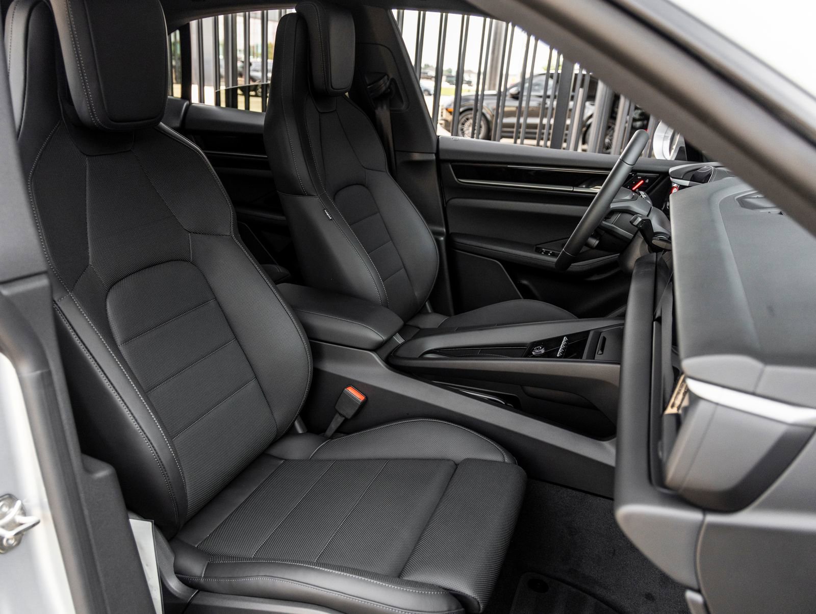 Certified 2025 Porsche Macan Electric image 42