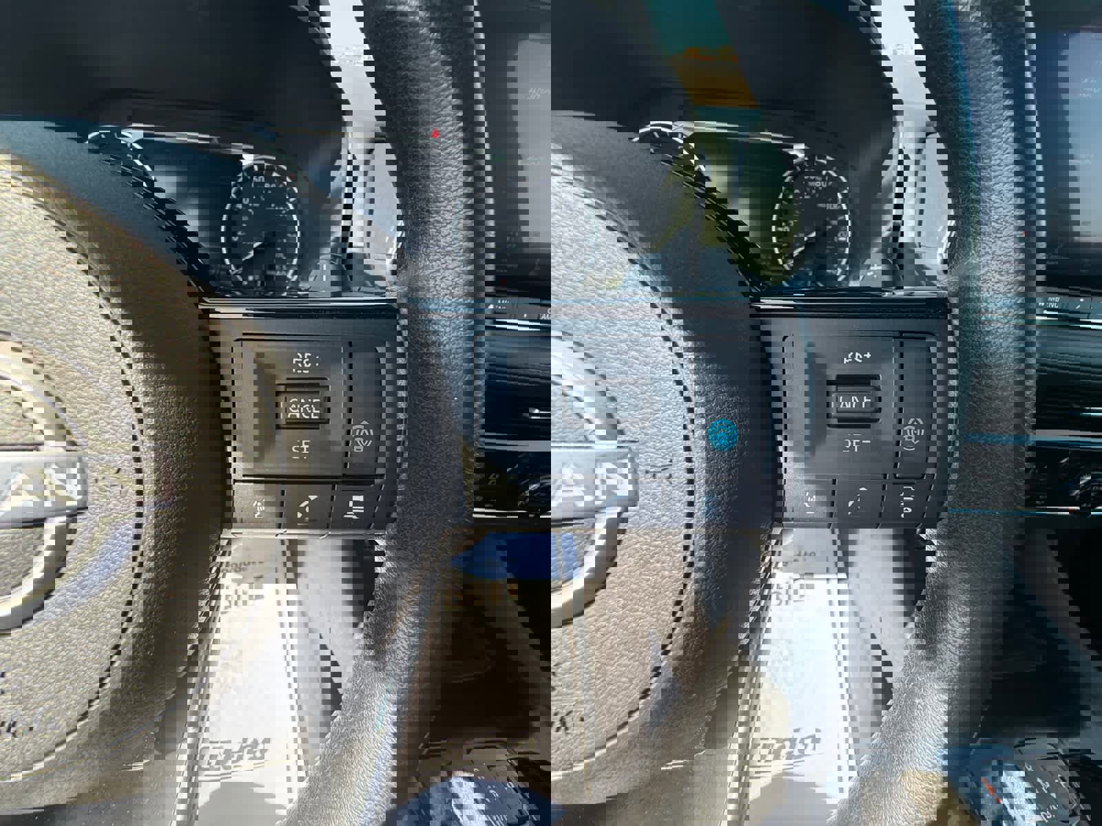 Used 2022 Nissan Rogue SV image 27