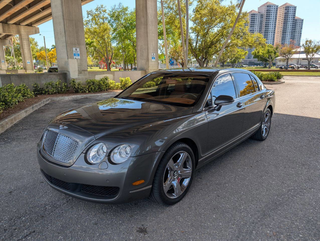 Used 2008 Bentley Flying Spur Flying Spur image 2