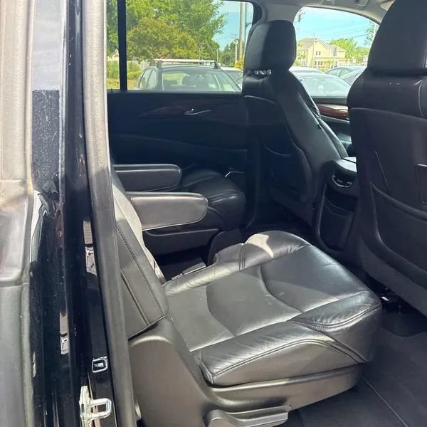 Used 2019 Cadillac Escalade ESV 4WD image 18
