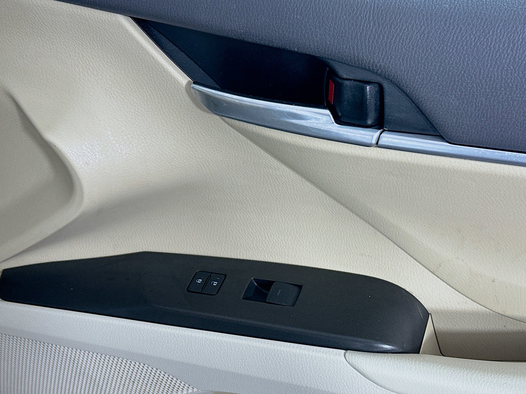 Used 2024 Toyota Camry LE FWD image 28