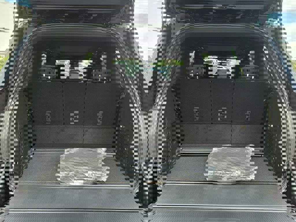 New 2025 Ford Expedition Platinum w/ Stealth Appearance Package image 45