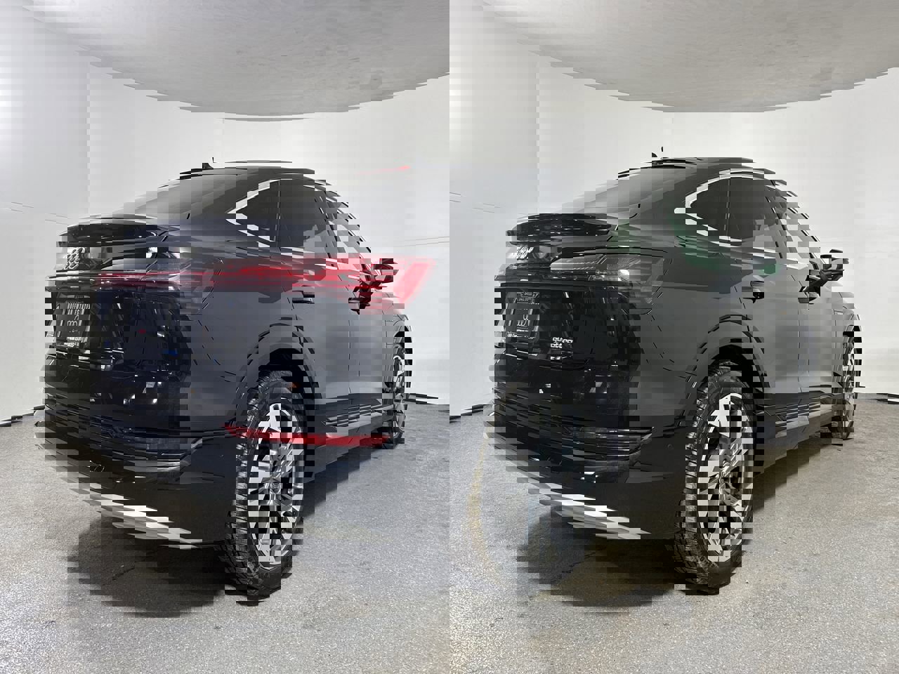 Used 2020 Audi e-tron Premium Plus image 37