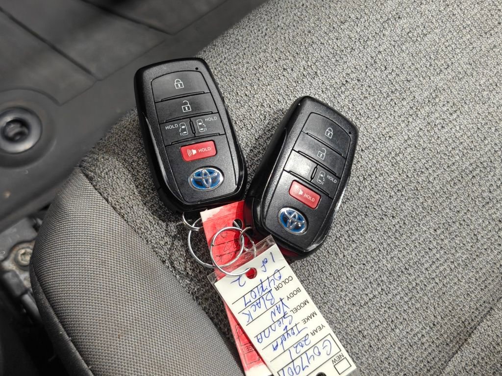 Used 2021 Toyota Sienna LE FWD image 12