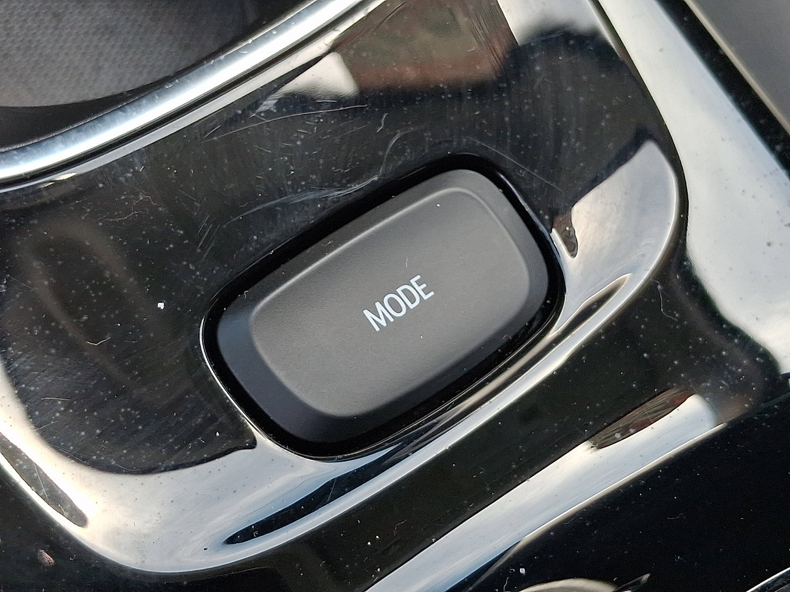 Used 2023 Buick Envision Essence w/ Sport Touring Package image 28