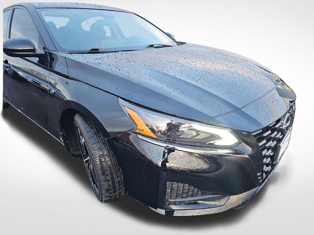 Used 2023 Nissan Altima 2.5 SR w/ SR Premium Package image 10