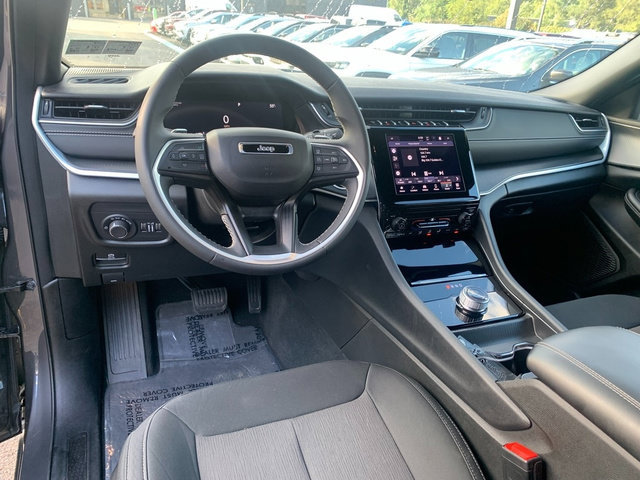 Used 2024 Jeep Grand Cherokee L Laredo AWD/4WD image 19