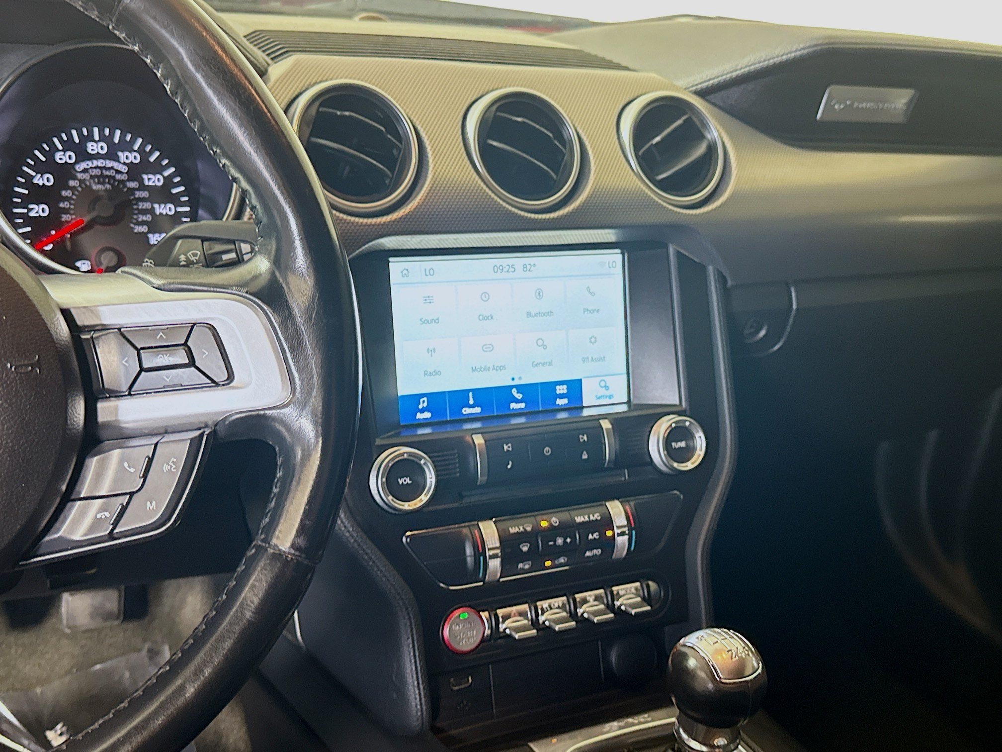 Used 2018 Ford Mustang Coupe w/ Equipment Group 101A RWD image 18