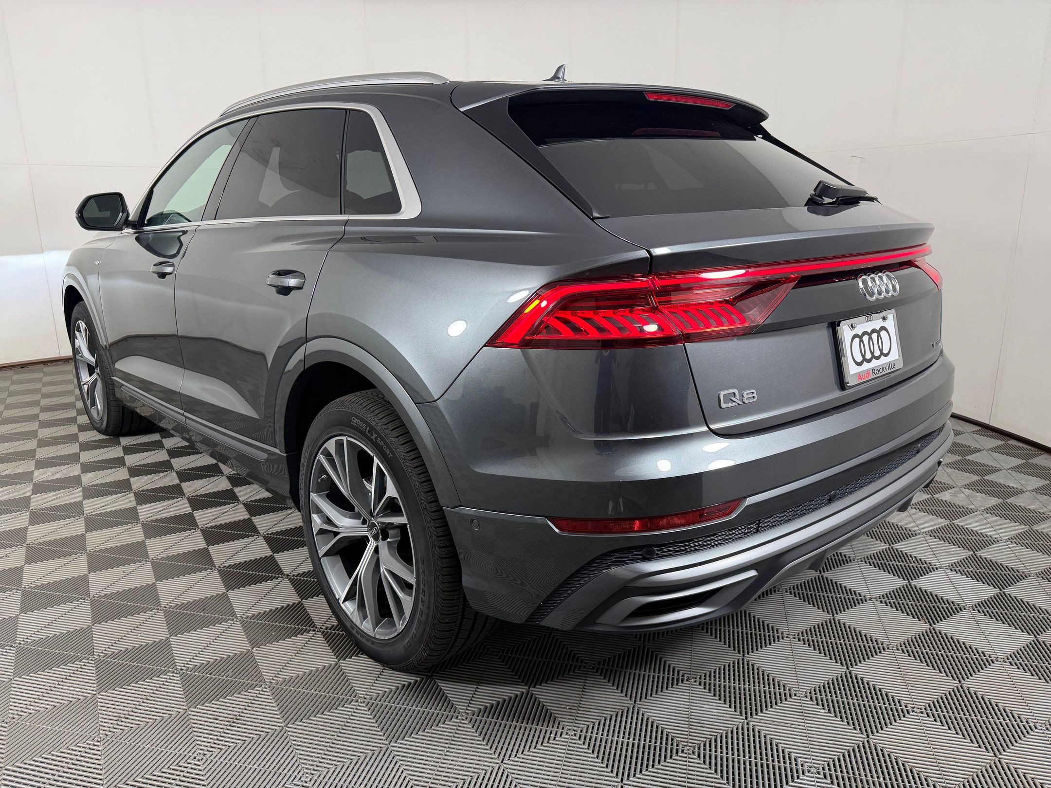 Used 2023 Audi Q8 Premium Plus w/ Premium Plus Package AWD/4WD image 3