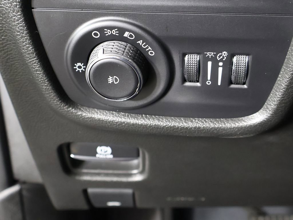 Used 2023 Jeep Grand Cherokee Limited AWD/4WD image 39