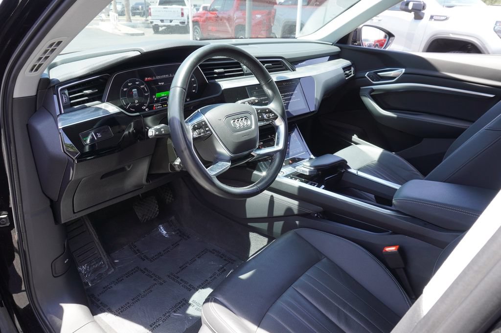 Used 2022 Audi e-tron Premium Plus w/ Premium Plus Package AWD/4WD image 17