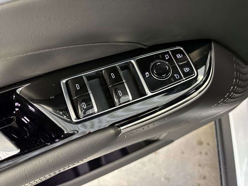 New 2025 Cadillac Lyriq Luxury image 24