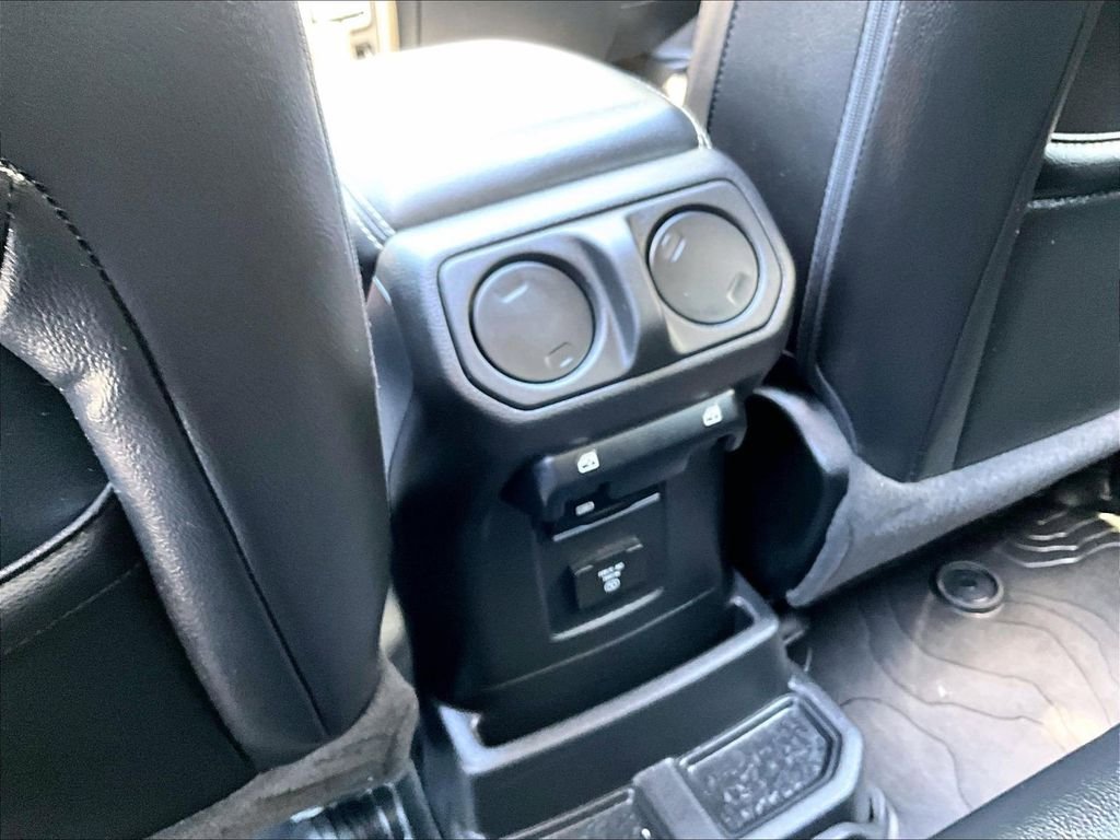 Used 2023 Jeep Wrangler Unlimited Sahara w/ Cold Weather Group AWD/4WD image 28