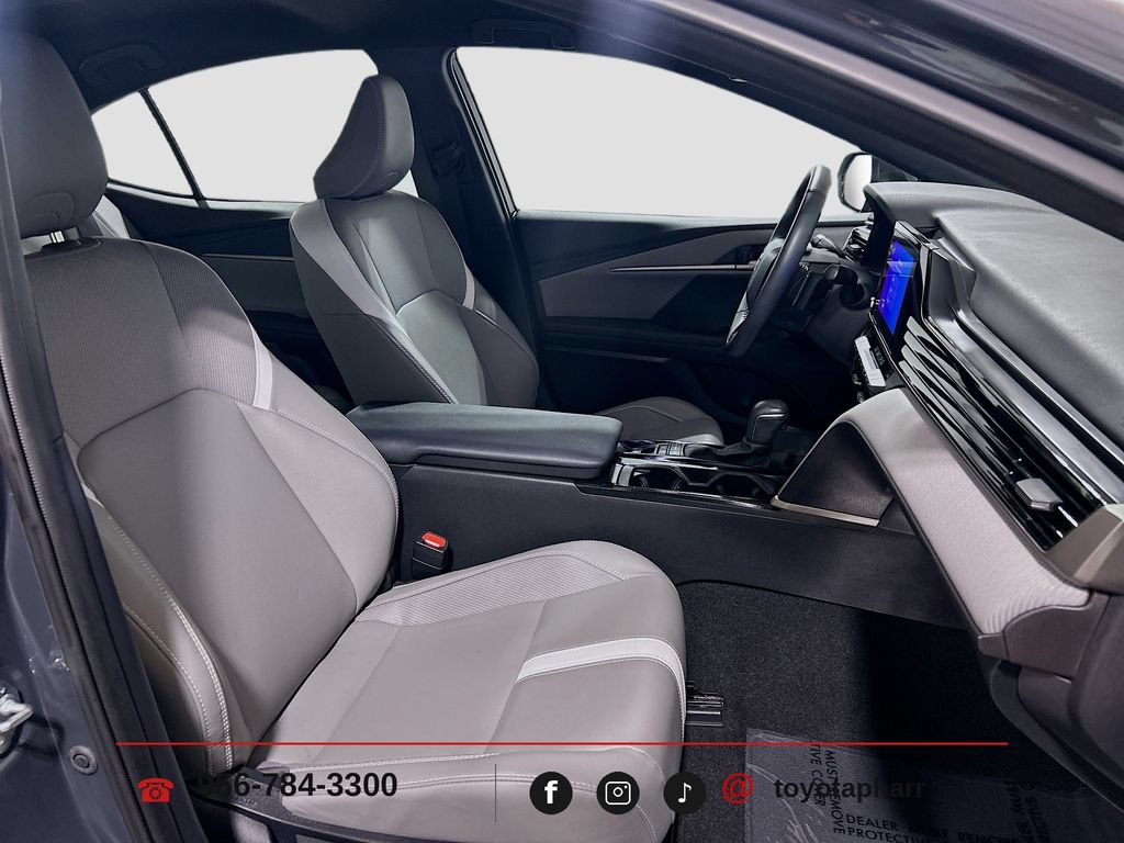 Used 2025 Toyota Camry SE w/ Convenience Package FWD image 25