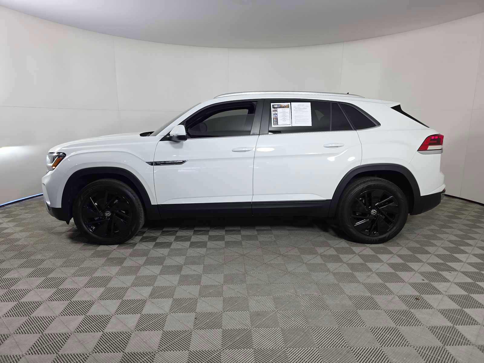 Used 2023 Volkswagen Atlas Cross Sport SE w/ Panoramic Sunroof Package image 5