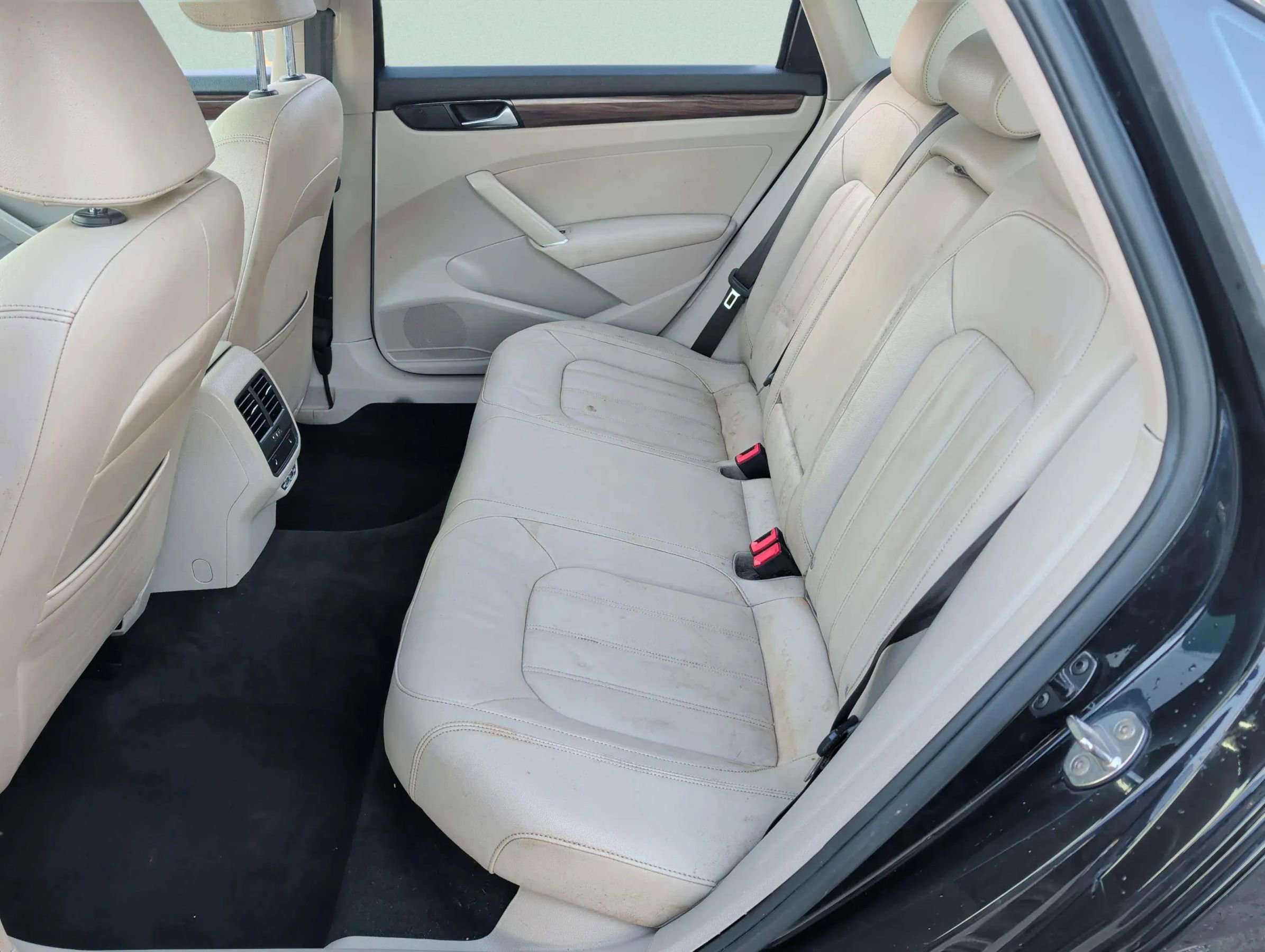 Used 2020 Volkswagen Passat 2.0T SEL image 31