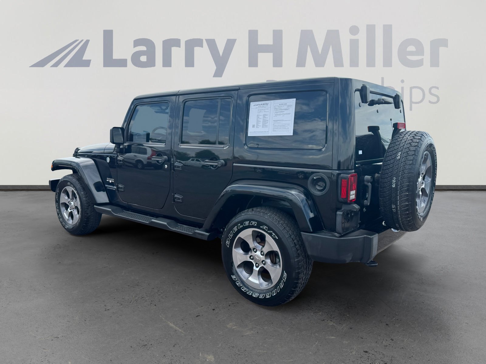 Used 2016 Jeep Wrangler Unlimited Sahara w/ Connectivity Group AWD/4WD image 3