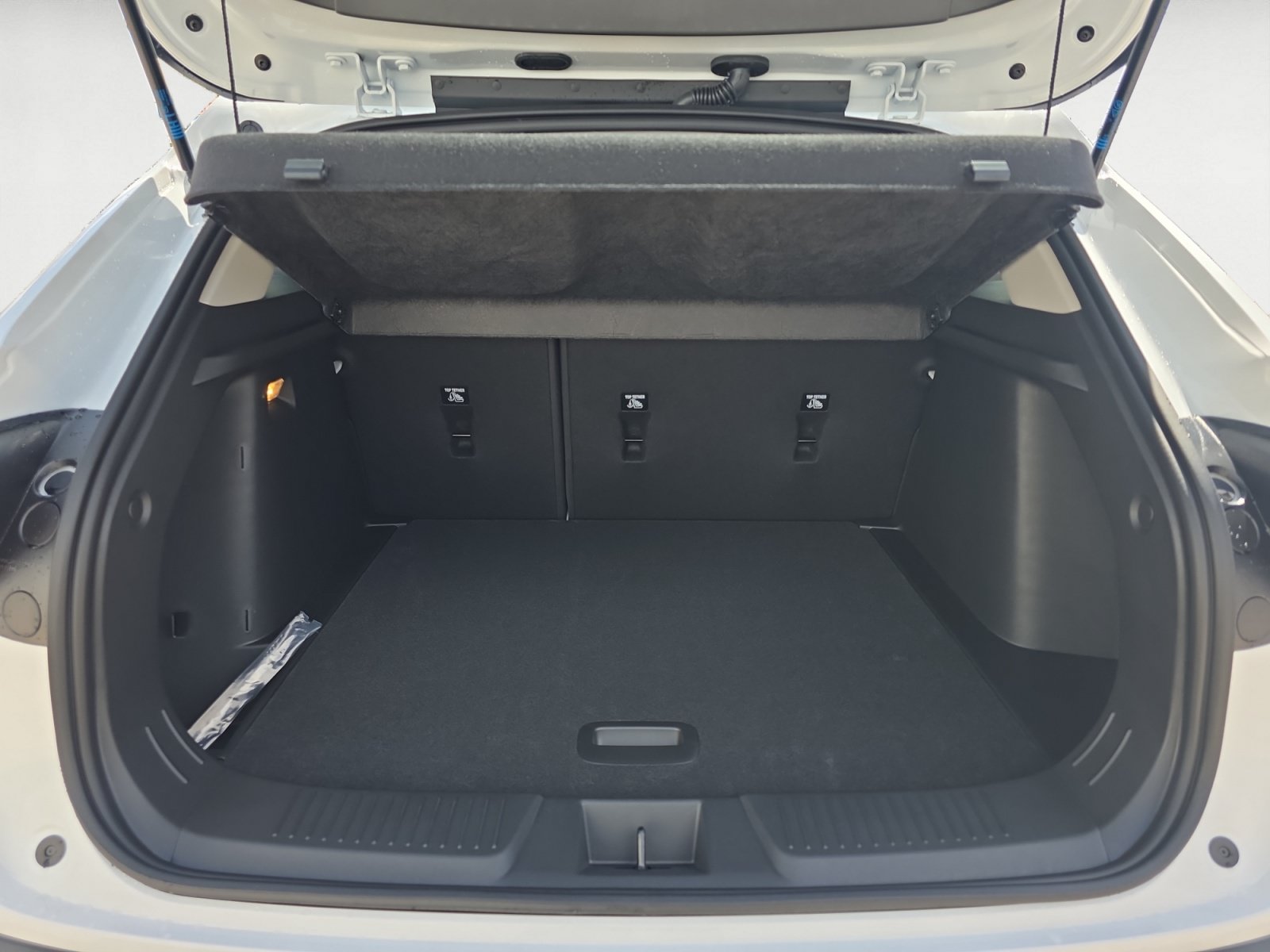 New 2026 Chevrolet Trax ACTIV w/ Sunroof Package FWD image 20