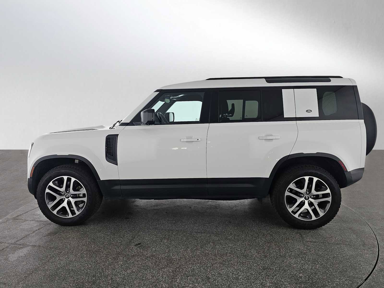 Used 2023 Land Rover Defender 110 S image 2