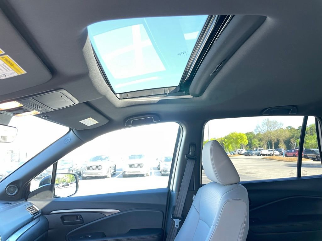 Certified 2025 Honda Passport EX-L image 28