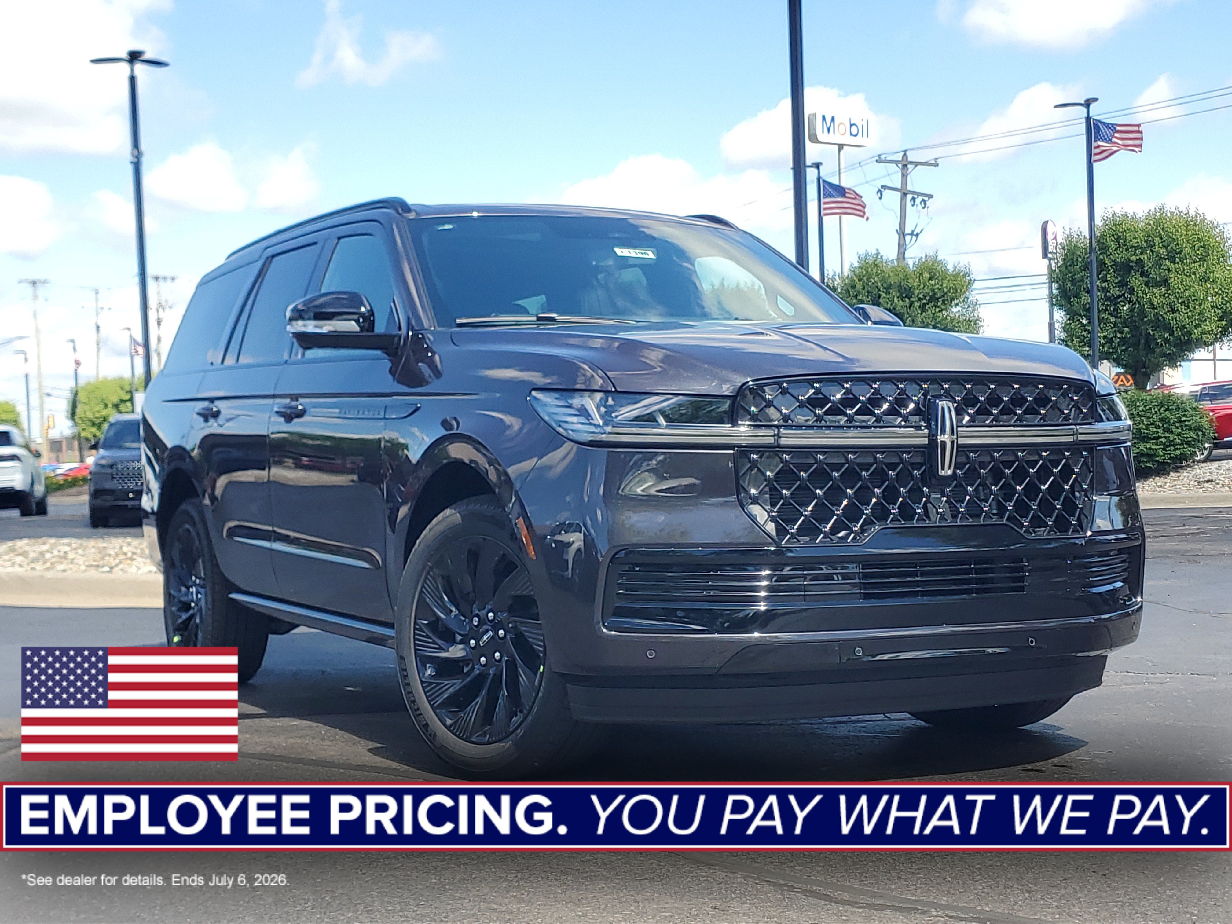 New 2026 Lincoln Navigator Reserve w/ Jet Appearance Package AWD/4WD image 1