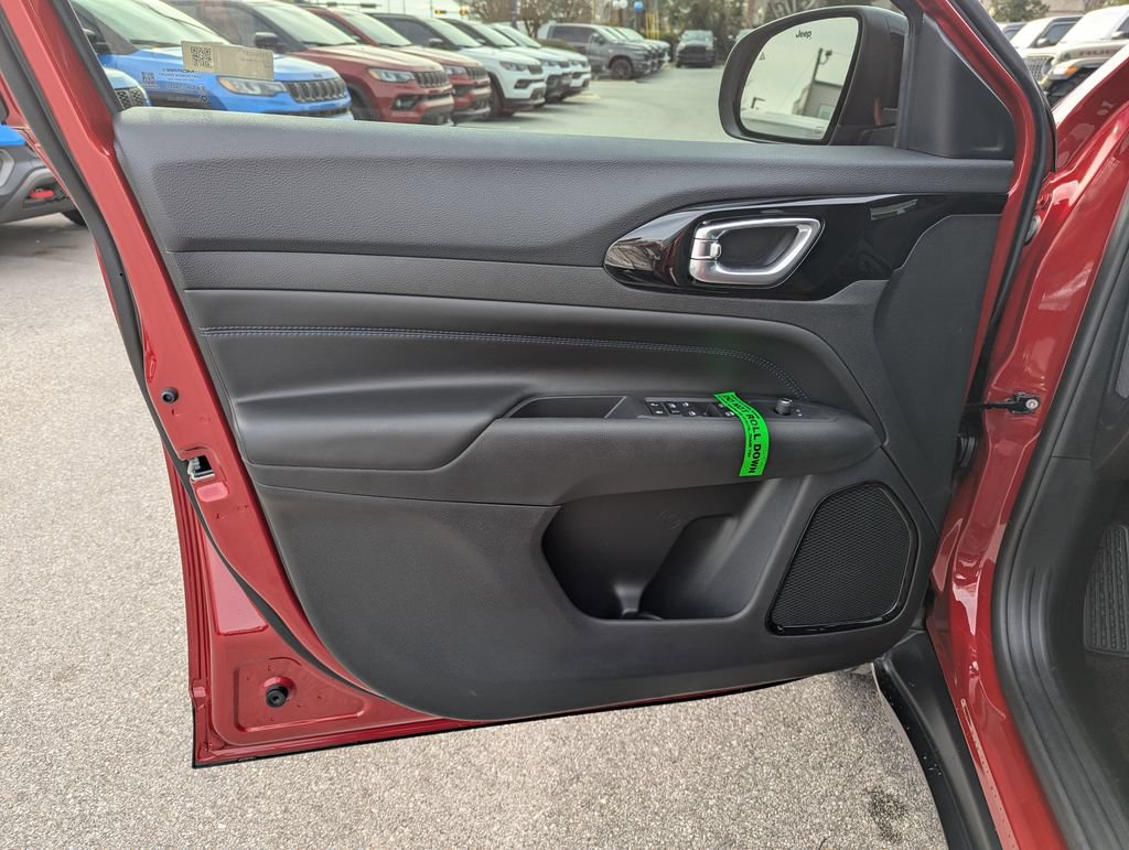 New 2026 Jeep Compass Latitude AWD/4WD image 18