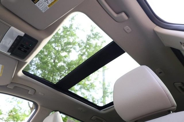 Certified 2025 Nissan Rogue SL w/ Tech Package FWD image 9