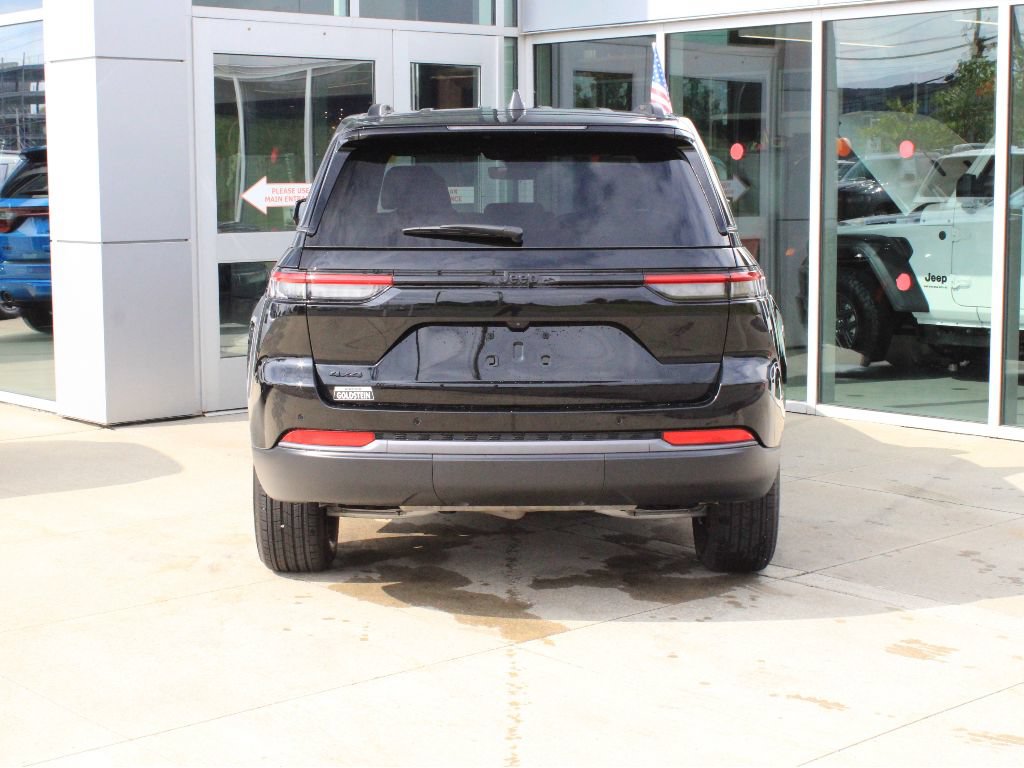 Used 2026 Jeep Grand Cherokee Altitude AWD/4WD image 7