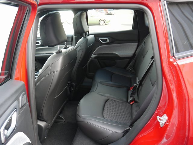 Used 2024 Jeep Compass Latitude w/ Sun and Sound Group image 23