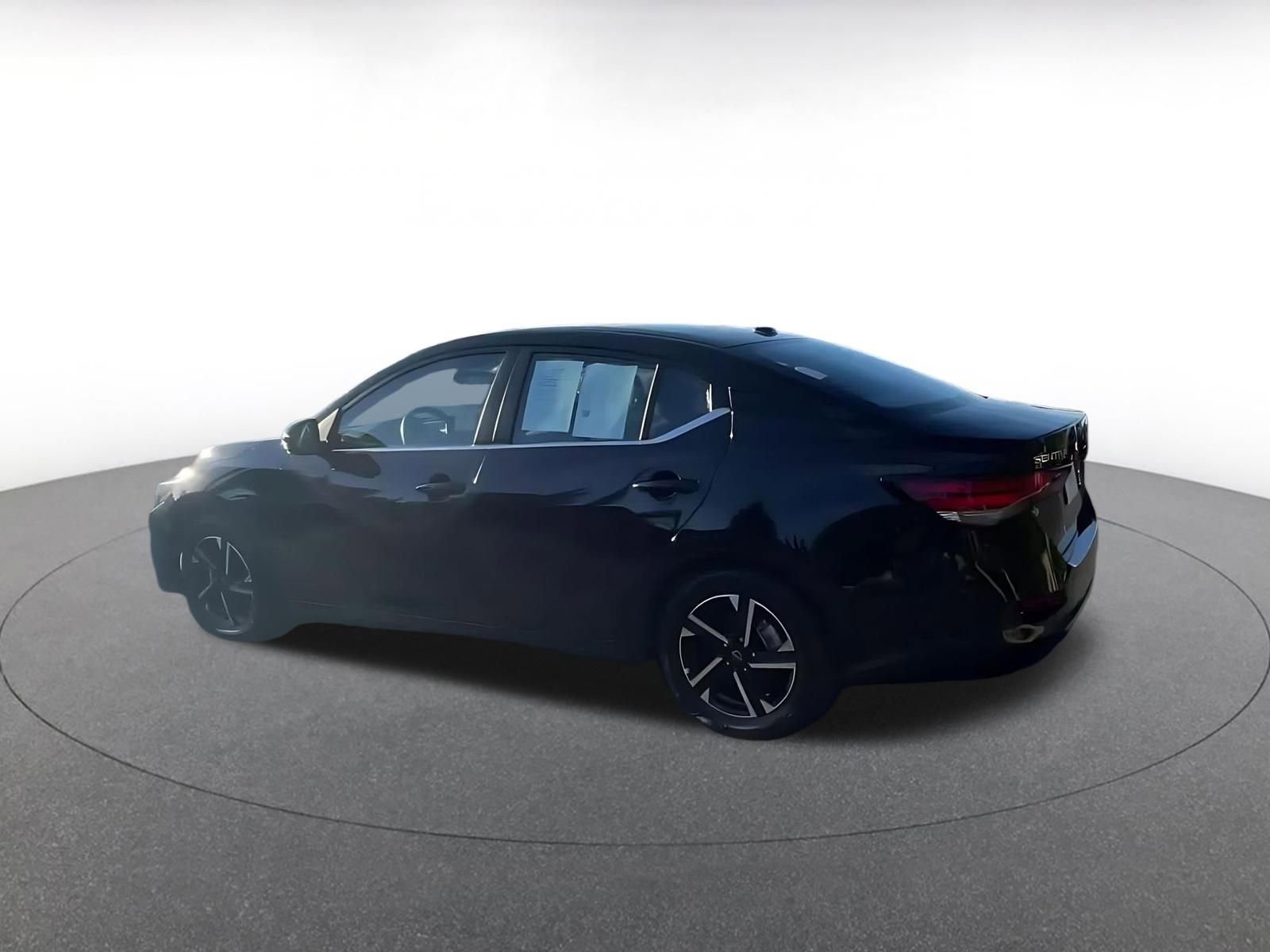 Used 2025 Nissan Sentra SV FWD image 10